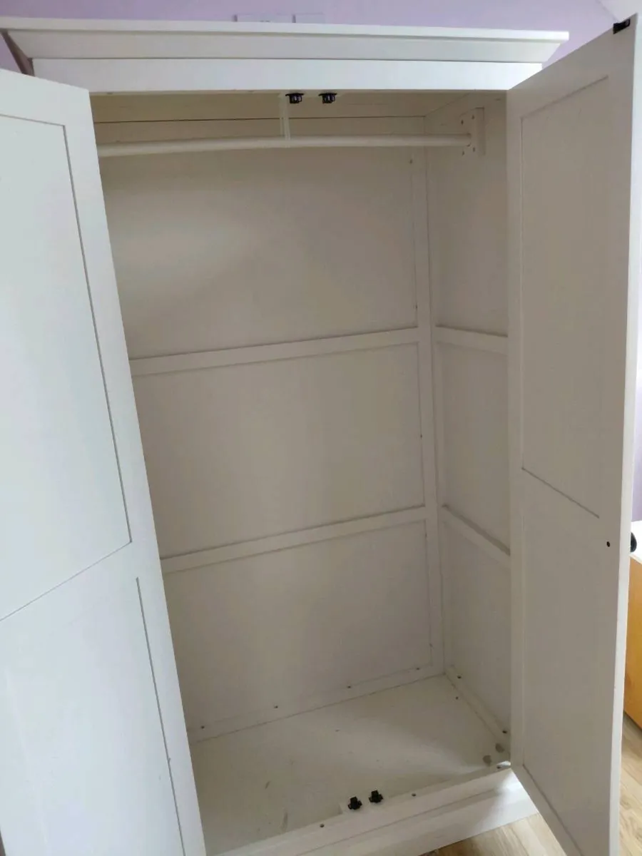 Bedroom furnature - Image 4