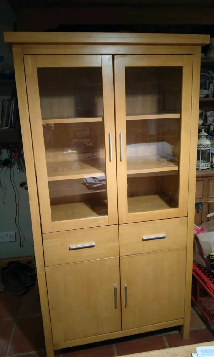 Beautiful Cabinet,solid timber with glass front an - Image 1