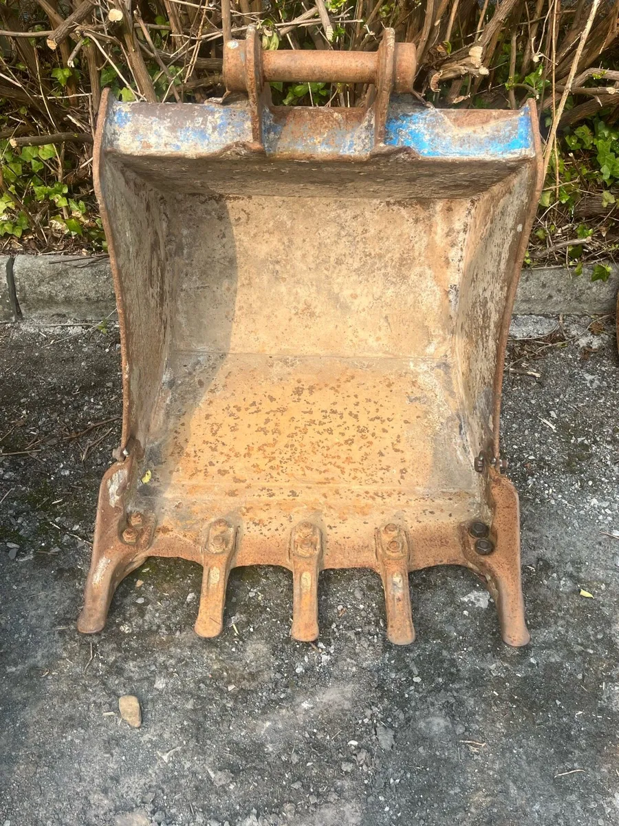 30” jcb bucket 45mm pin - Image 3