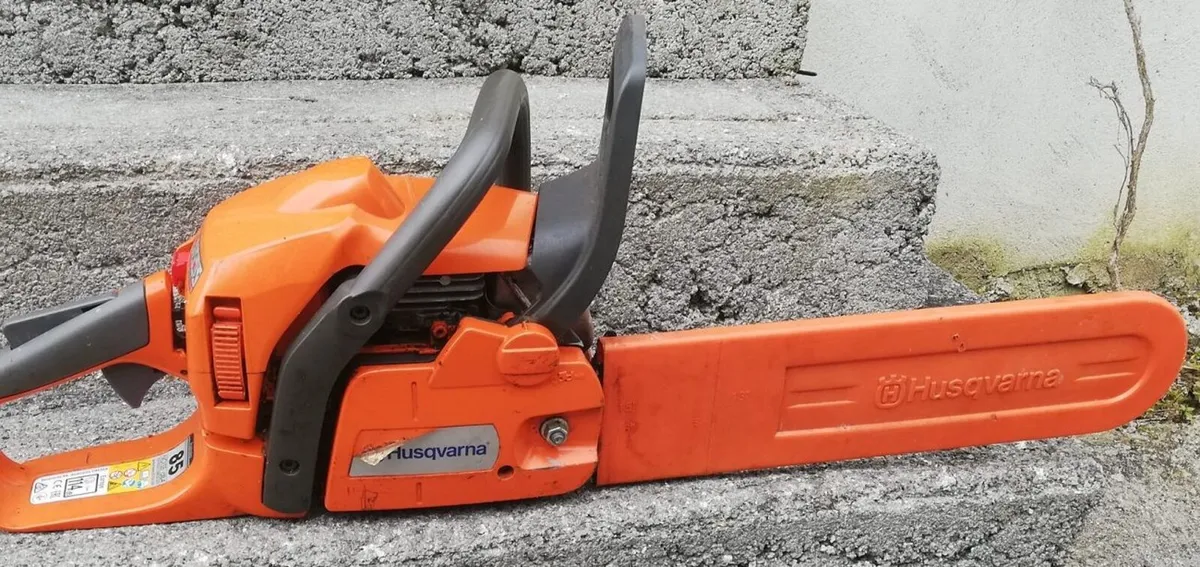 Husqvarna 435 X-TORQ Chainsaw - Image 1