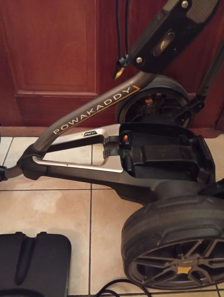 Electric Golf Trolley PowaKaddy FW7s. immaculate - Image 3