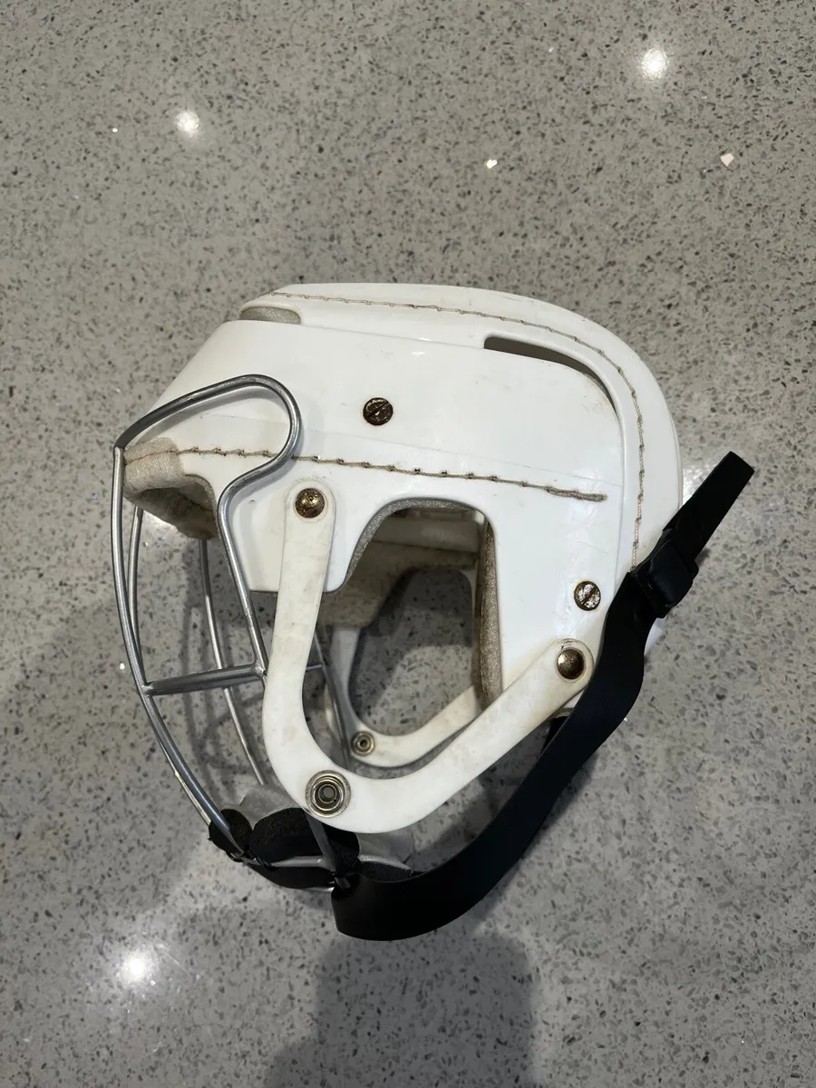 Old style hurling helmet - Image 4