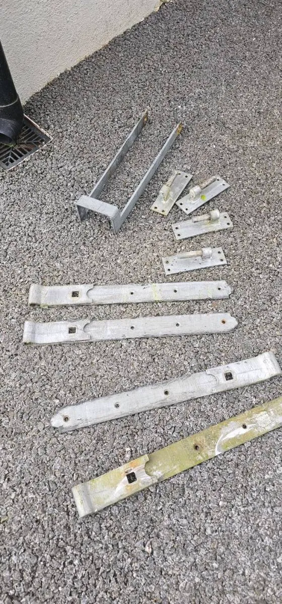 gates x 2 hinges, hooks and gate throw joiner