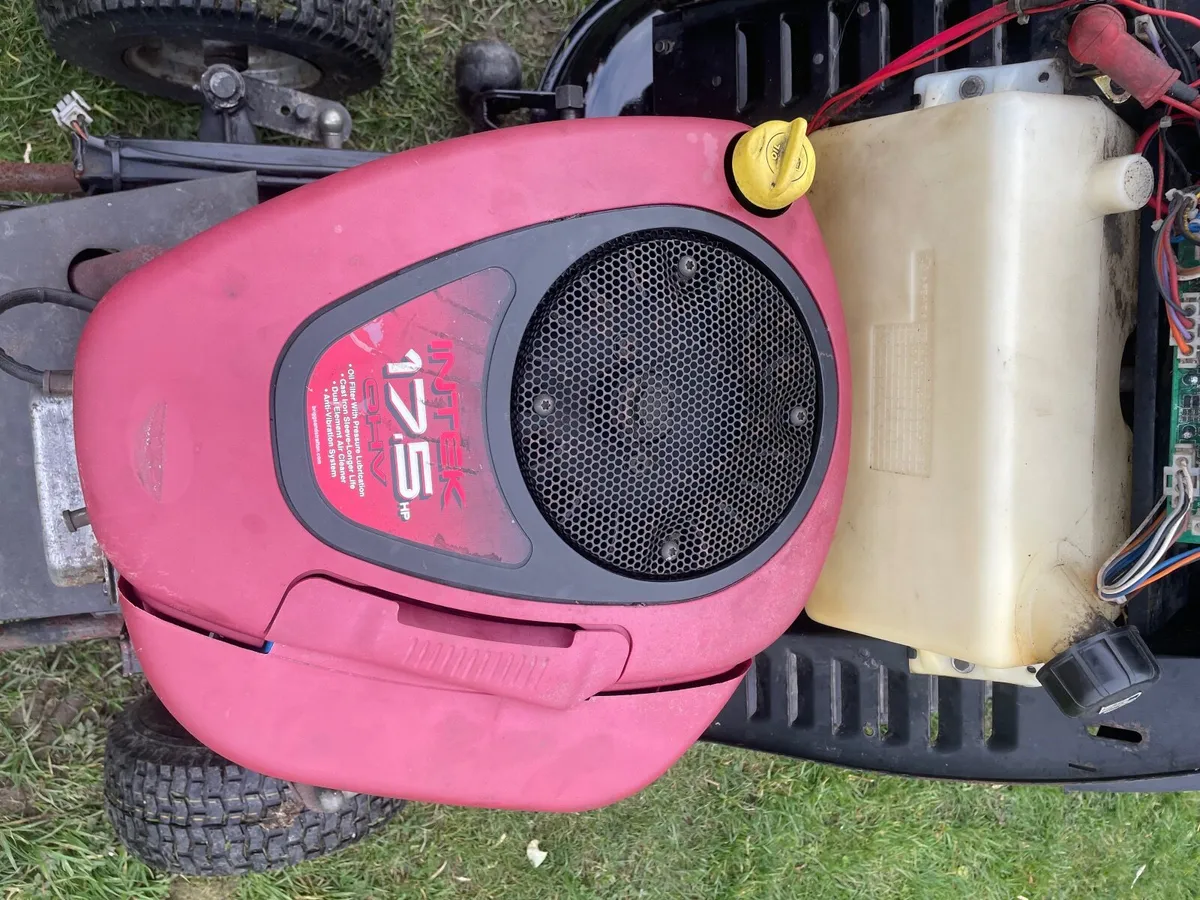Ride on lawnmower - Image 2