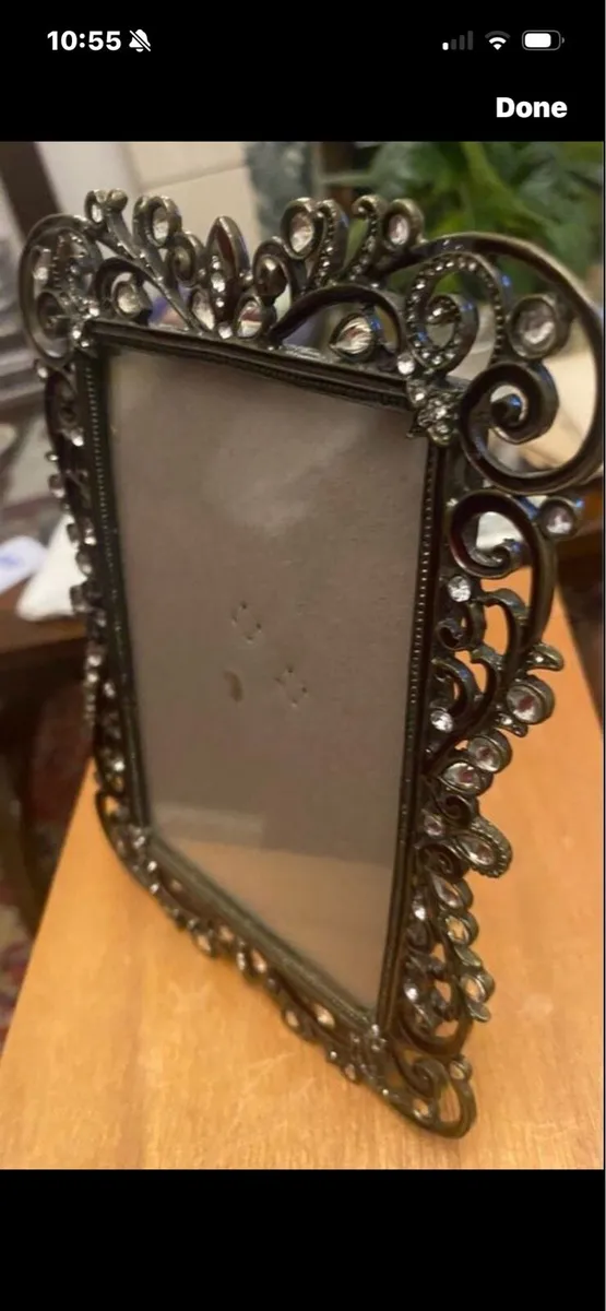 Diamond Surround Picture Frame - Image 1