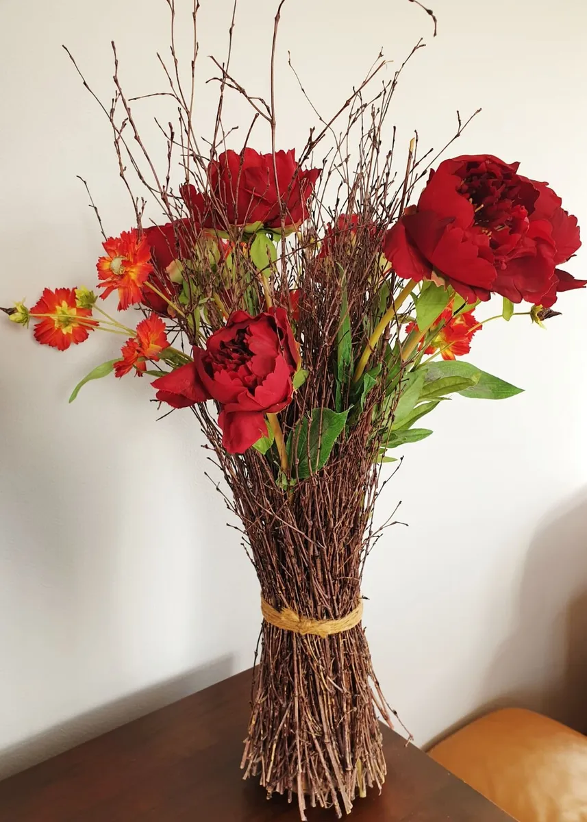 Red twig flowers - Image 1