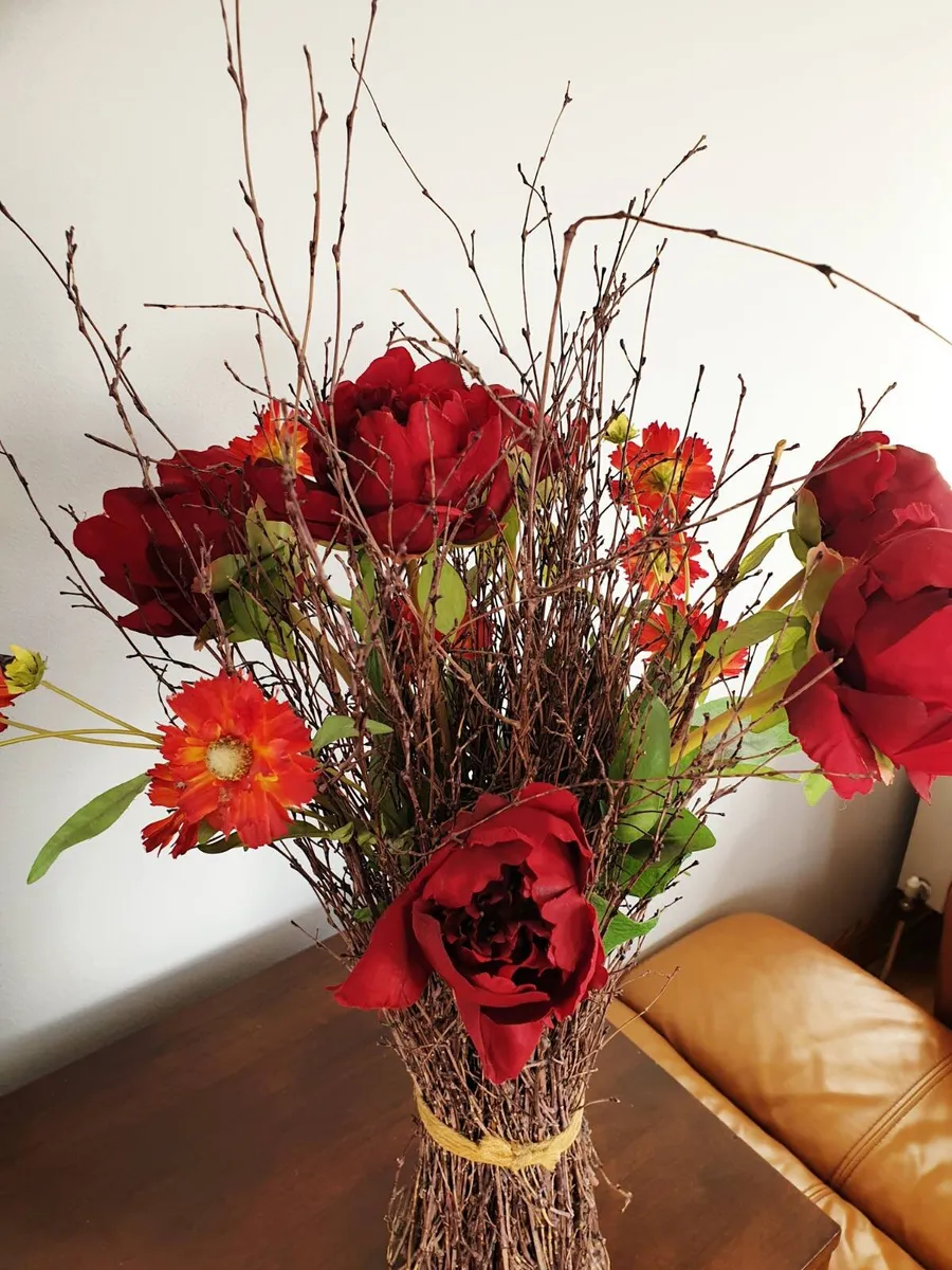 Red twig flowers - Image 2