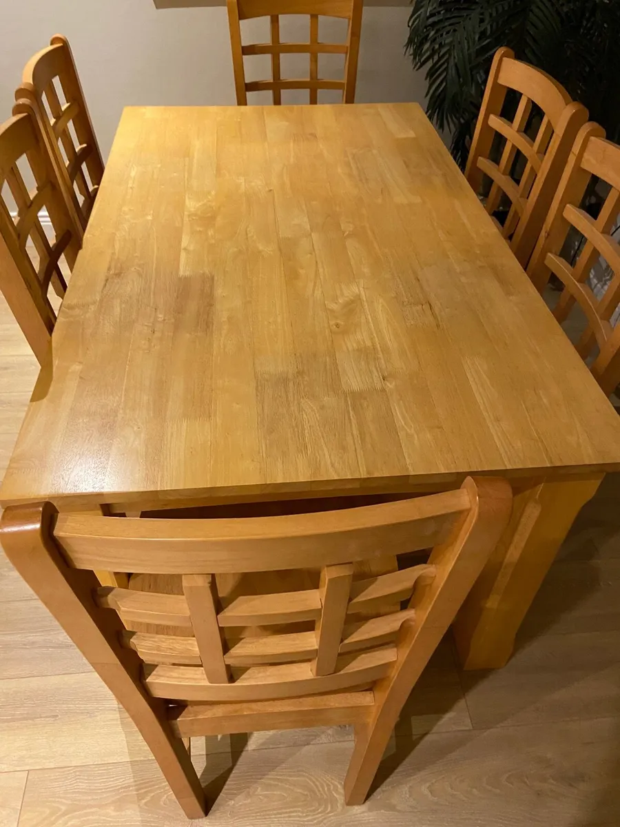 Table and chairs - Image 2