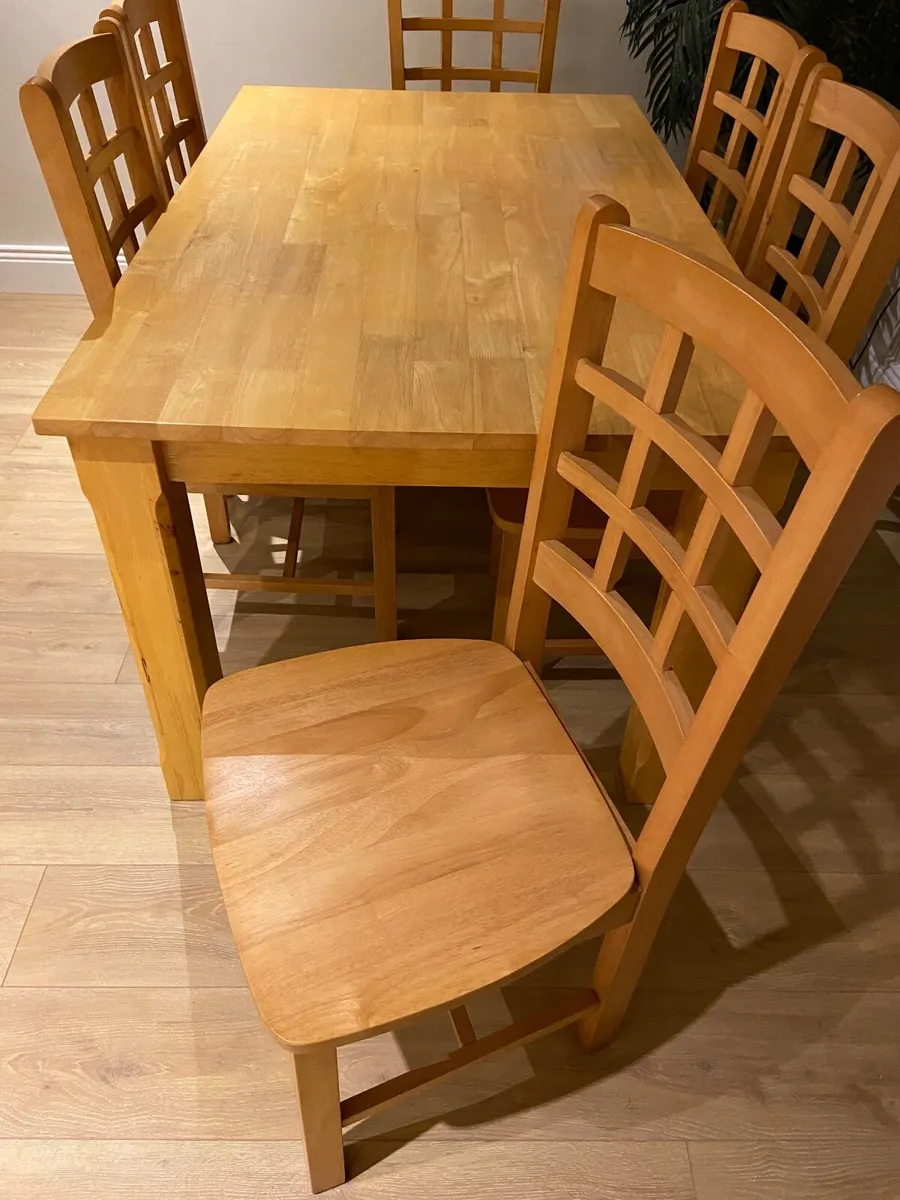 Table and chairs - Image 3