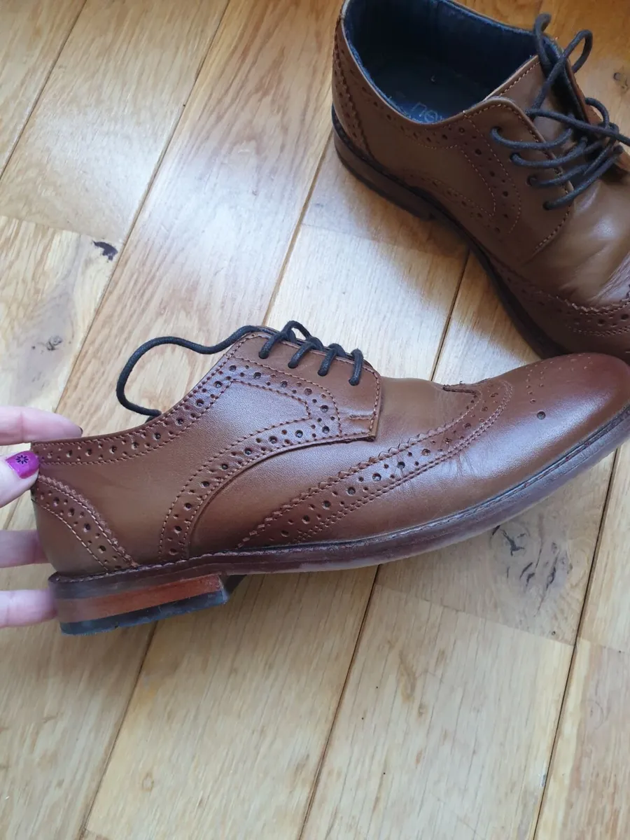 Childs brown leather shoes - Image 3