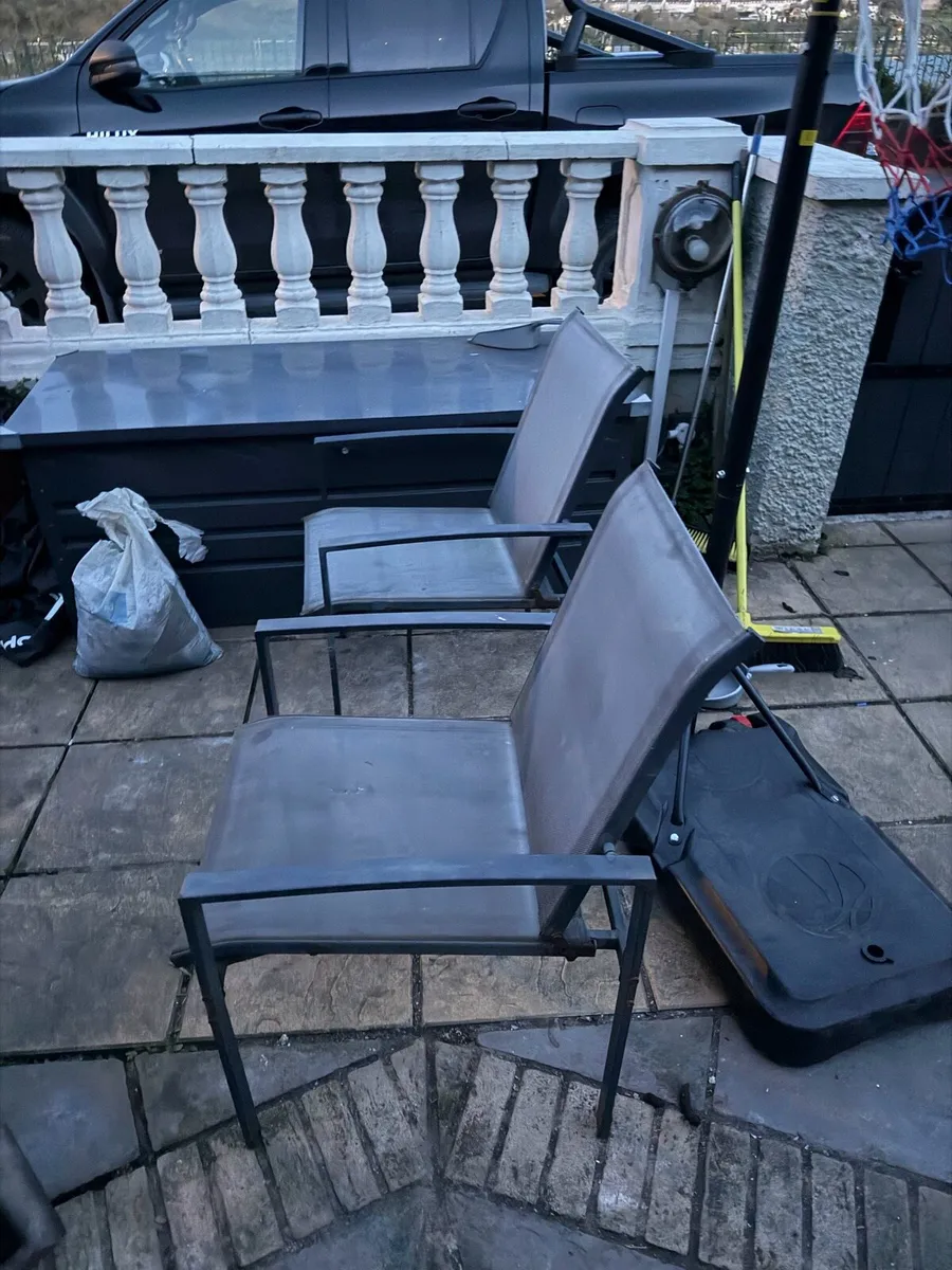 Free garden table and chairs - Image 3