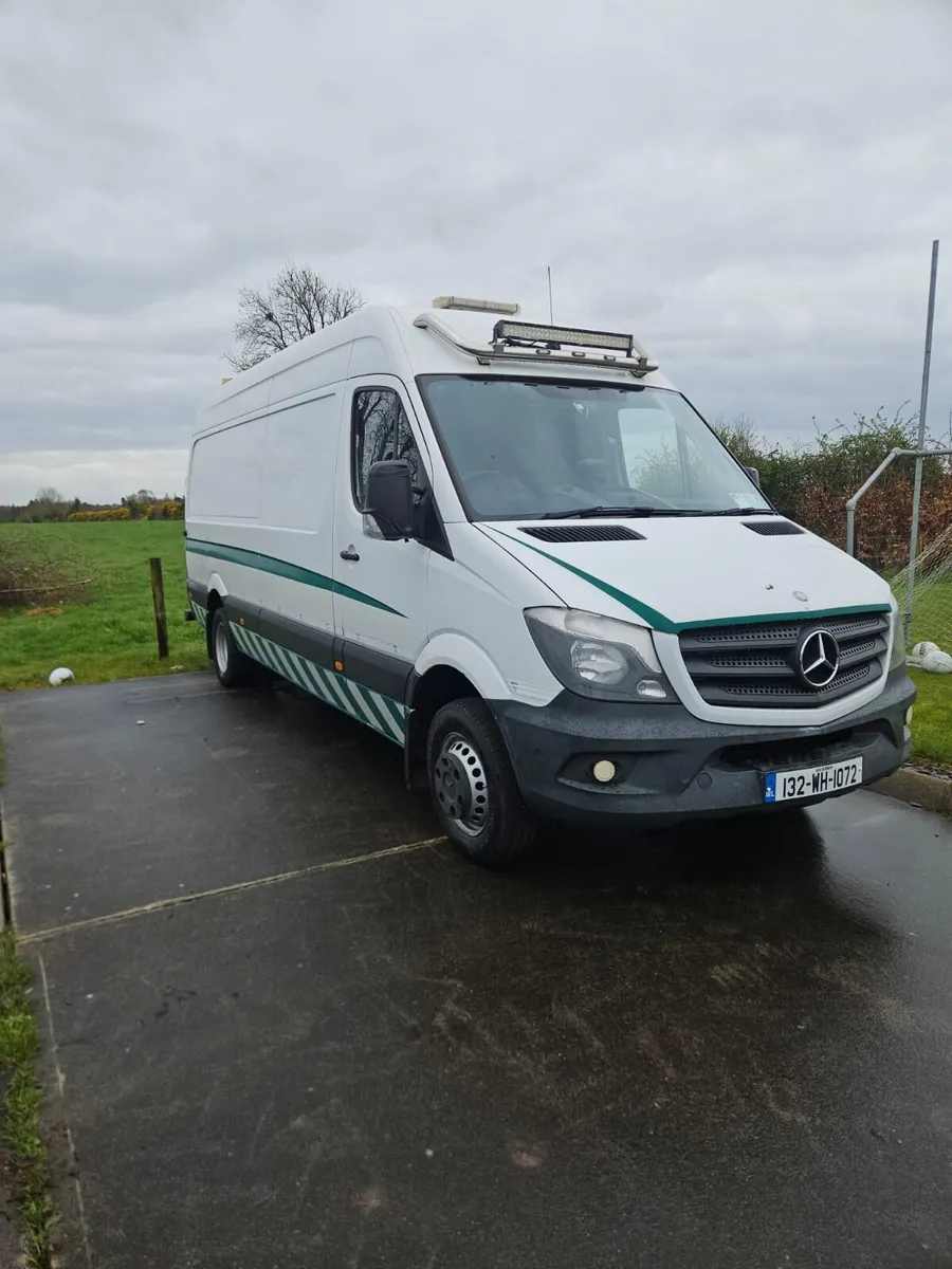 Twin wheel sprinter service van - Image 1