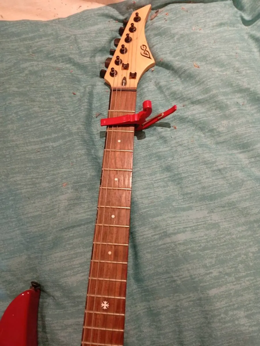 Electric guitar and amp - Image 4