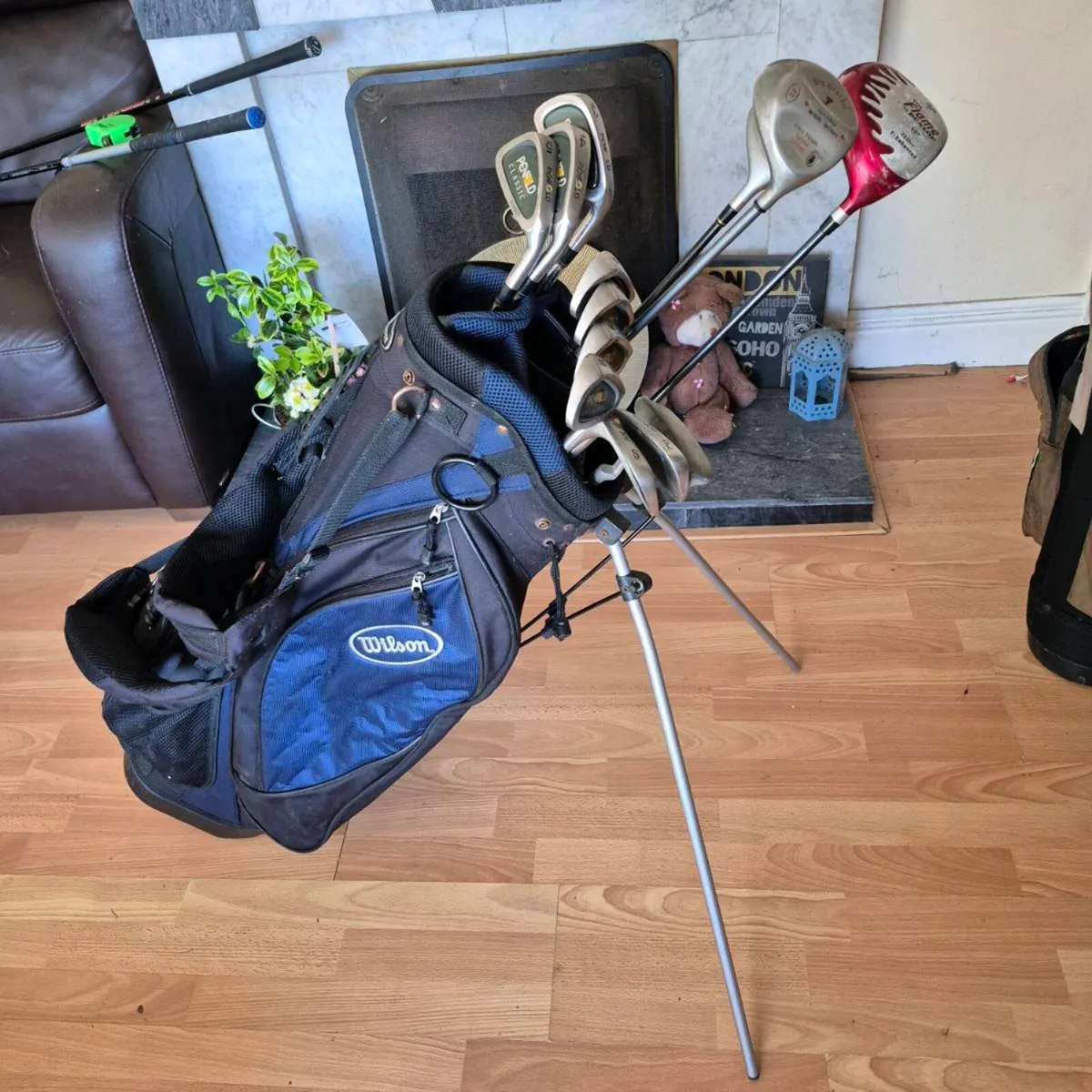 Golf clubs and bag - Image 1