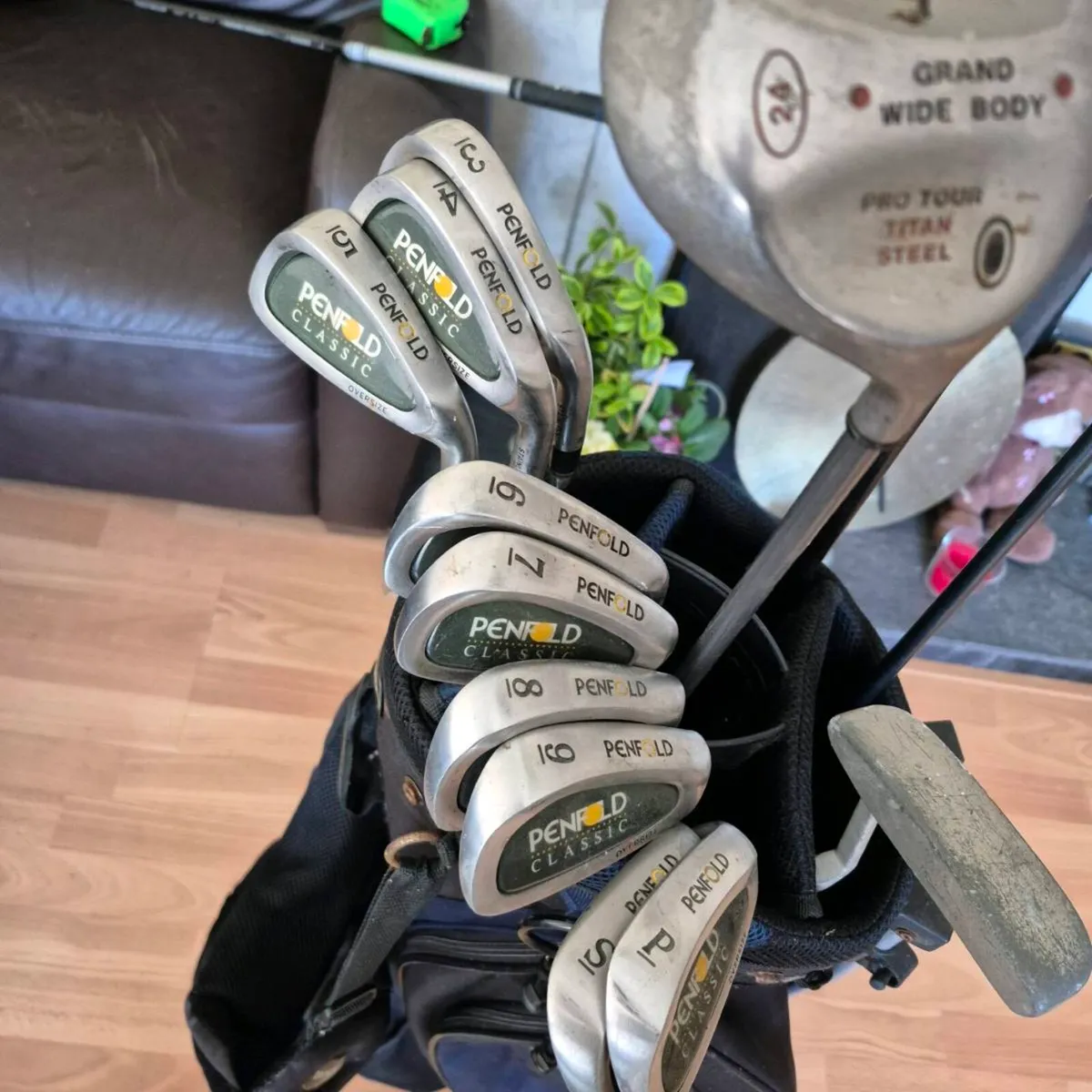 Golf clubs and bag - Image 3