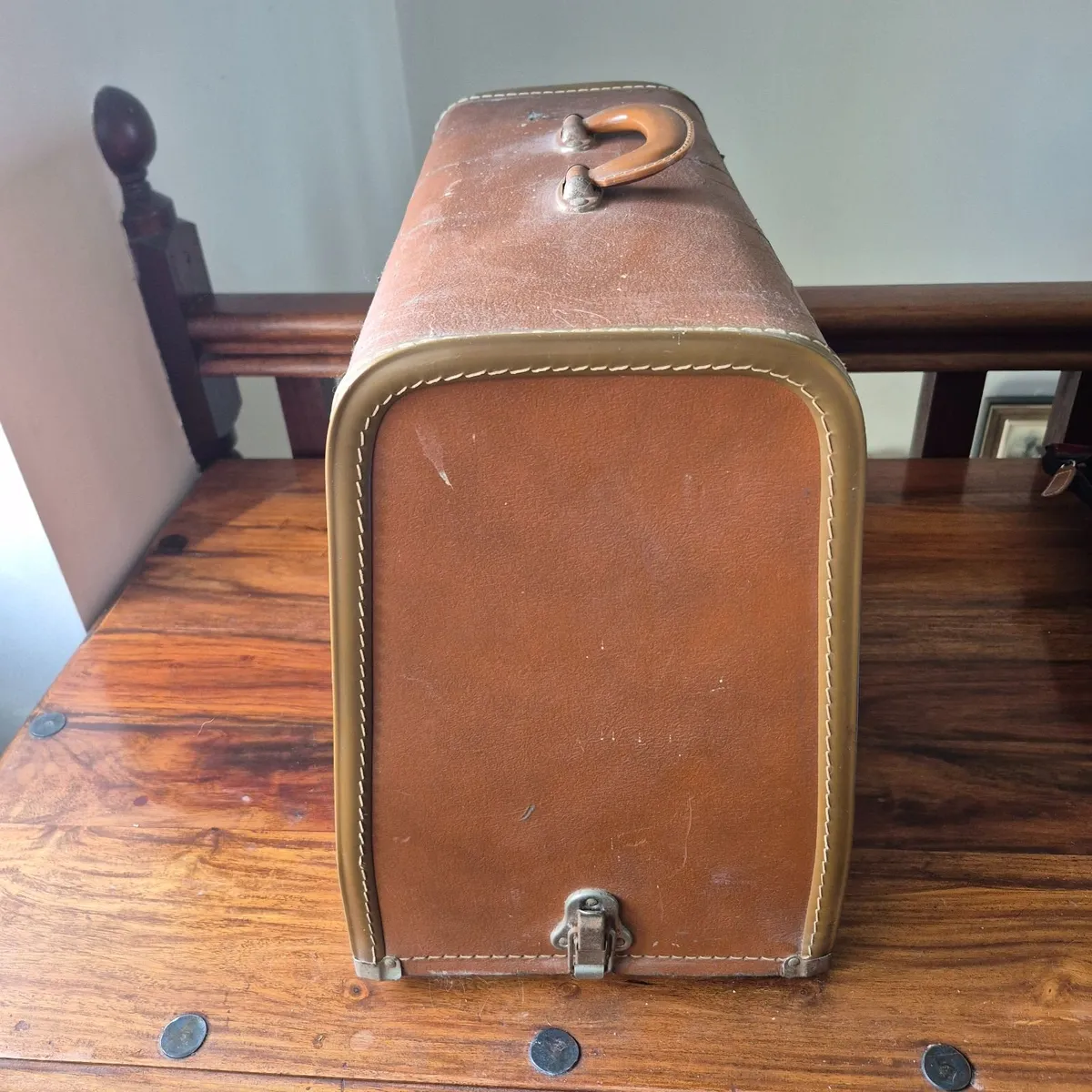Vintage Singer Model 239 Red S Sewing Machine - Image 4