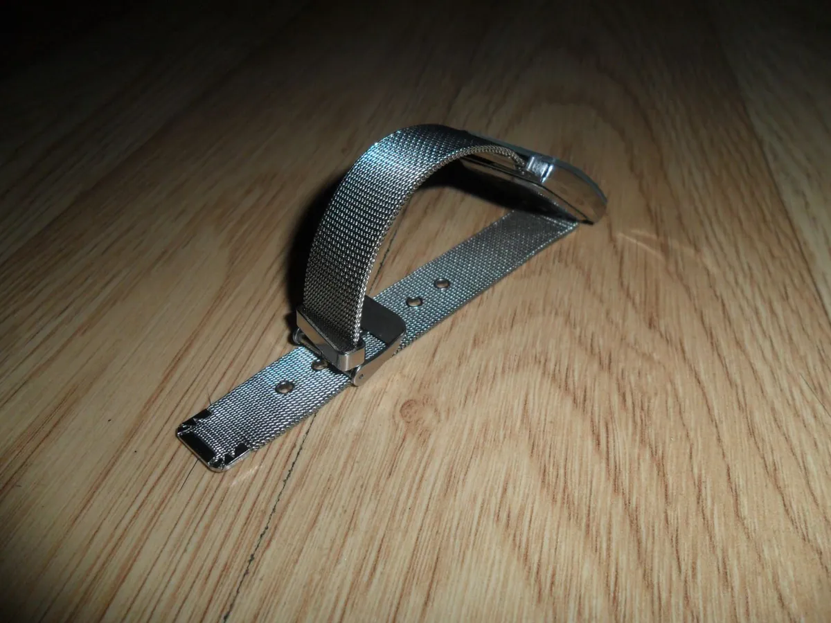 womage quartz watch - Image 3