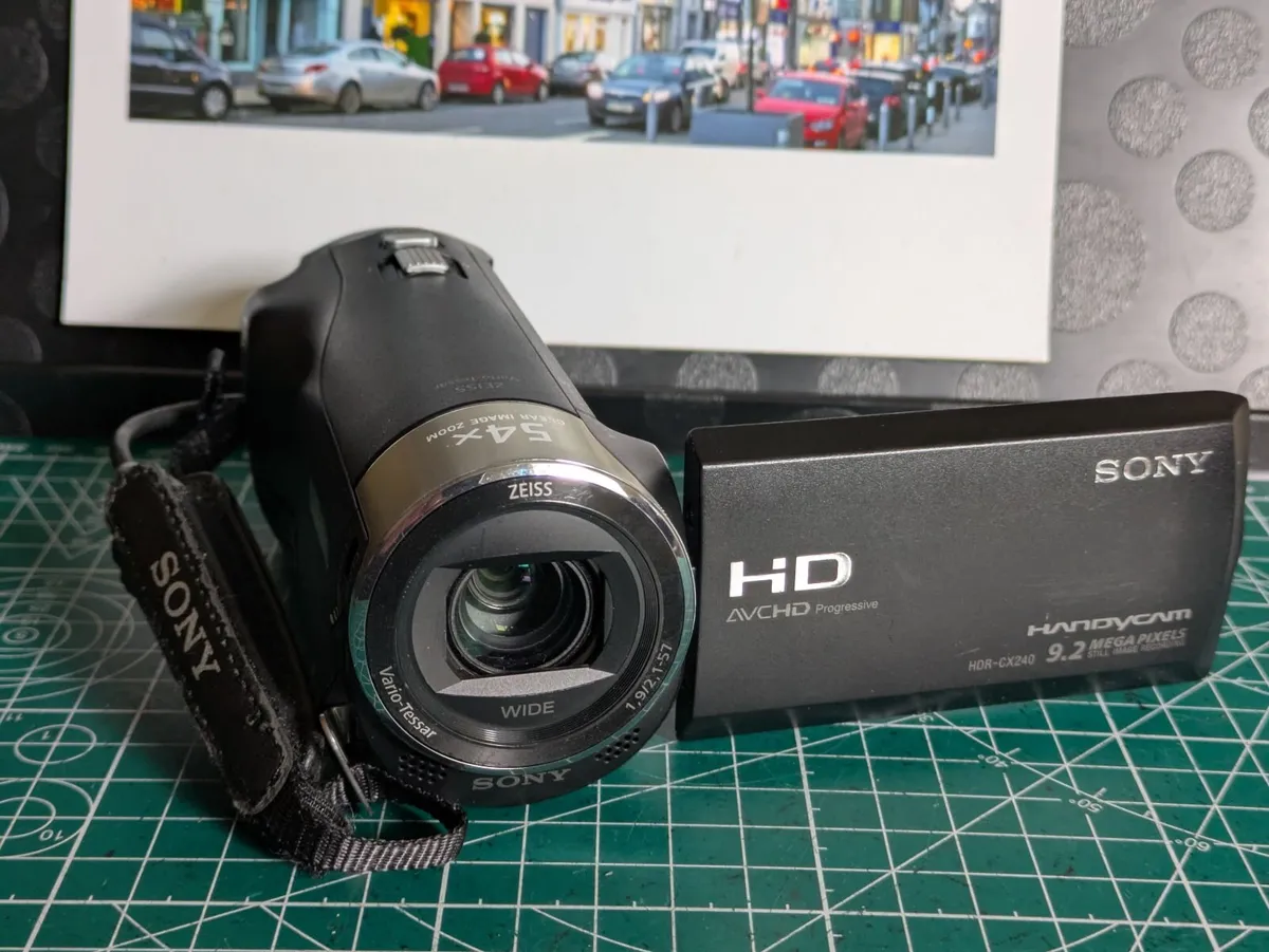 Sony Handycam HD, Zeiss Vario-Tessar 💥 lens - Image 1