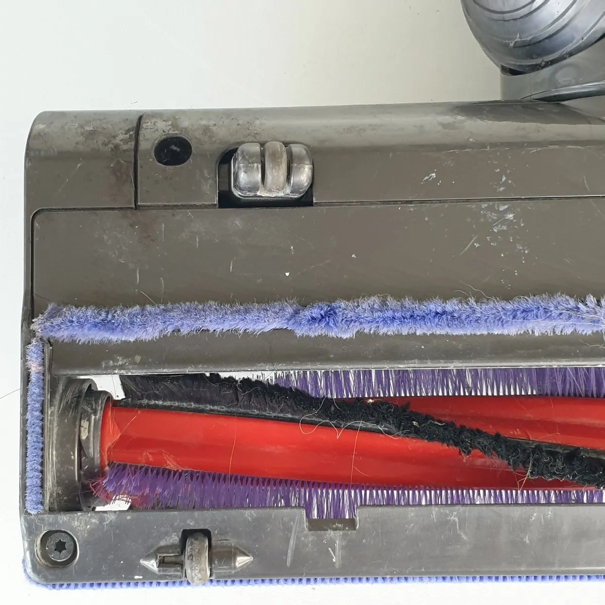 Dyson V6 DC58 brush head handheld vacuum - Image 4