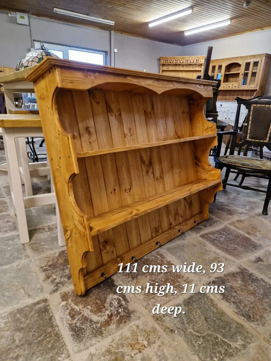 Large pine wall dresser, plate rack - Image 3
