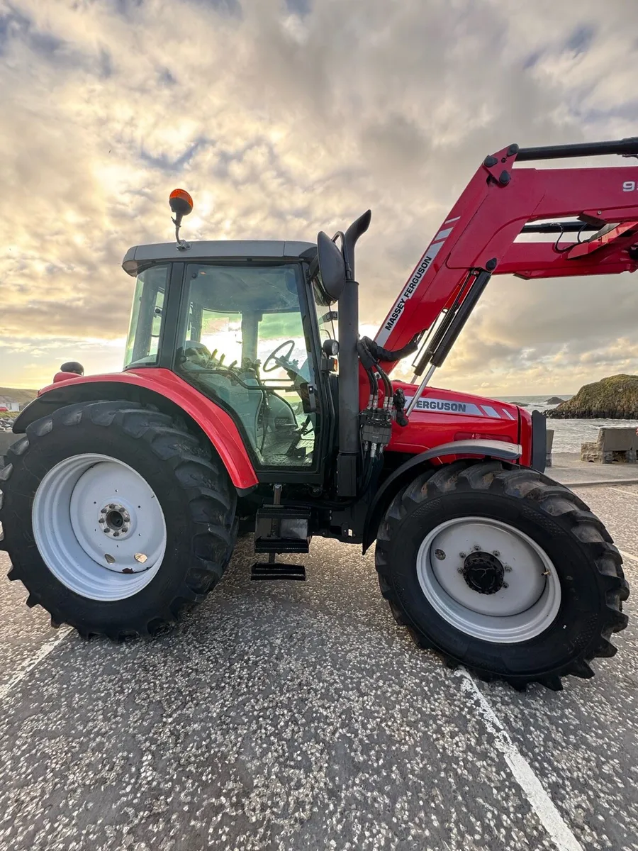 Massey Ferguson 6460 Dyna 6 *Mint* - Image 1