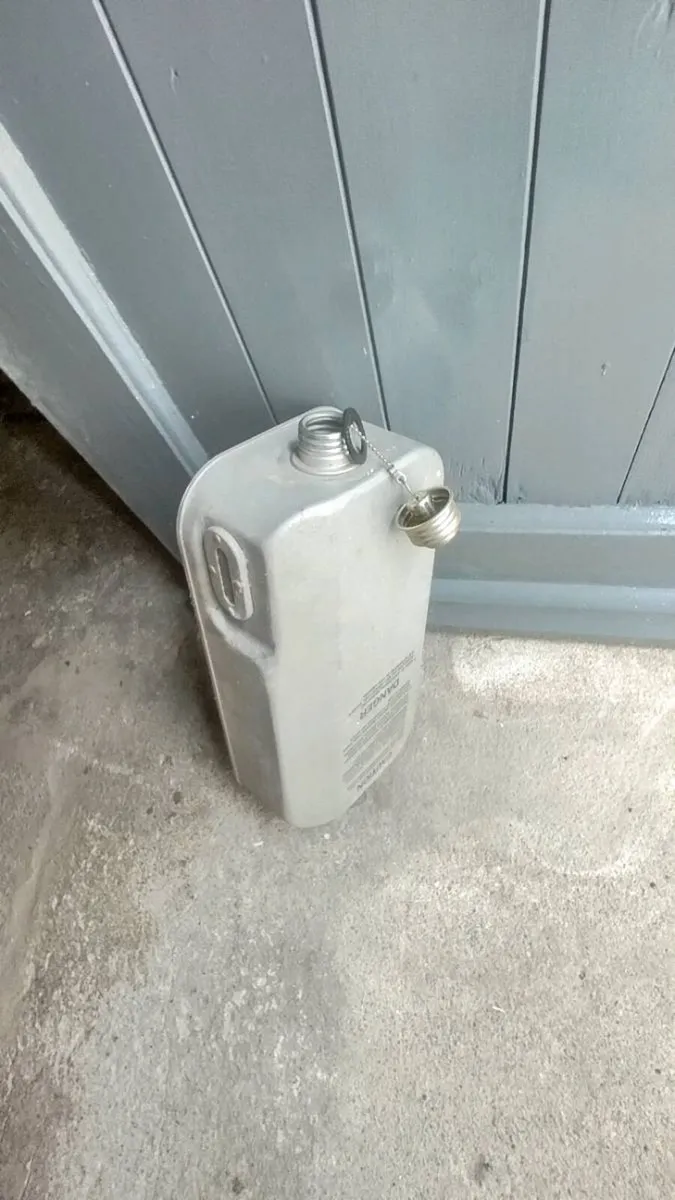 Paraffin heater replacement oil cartridge - Image 2