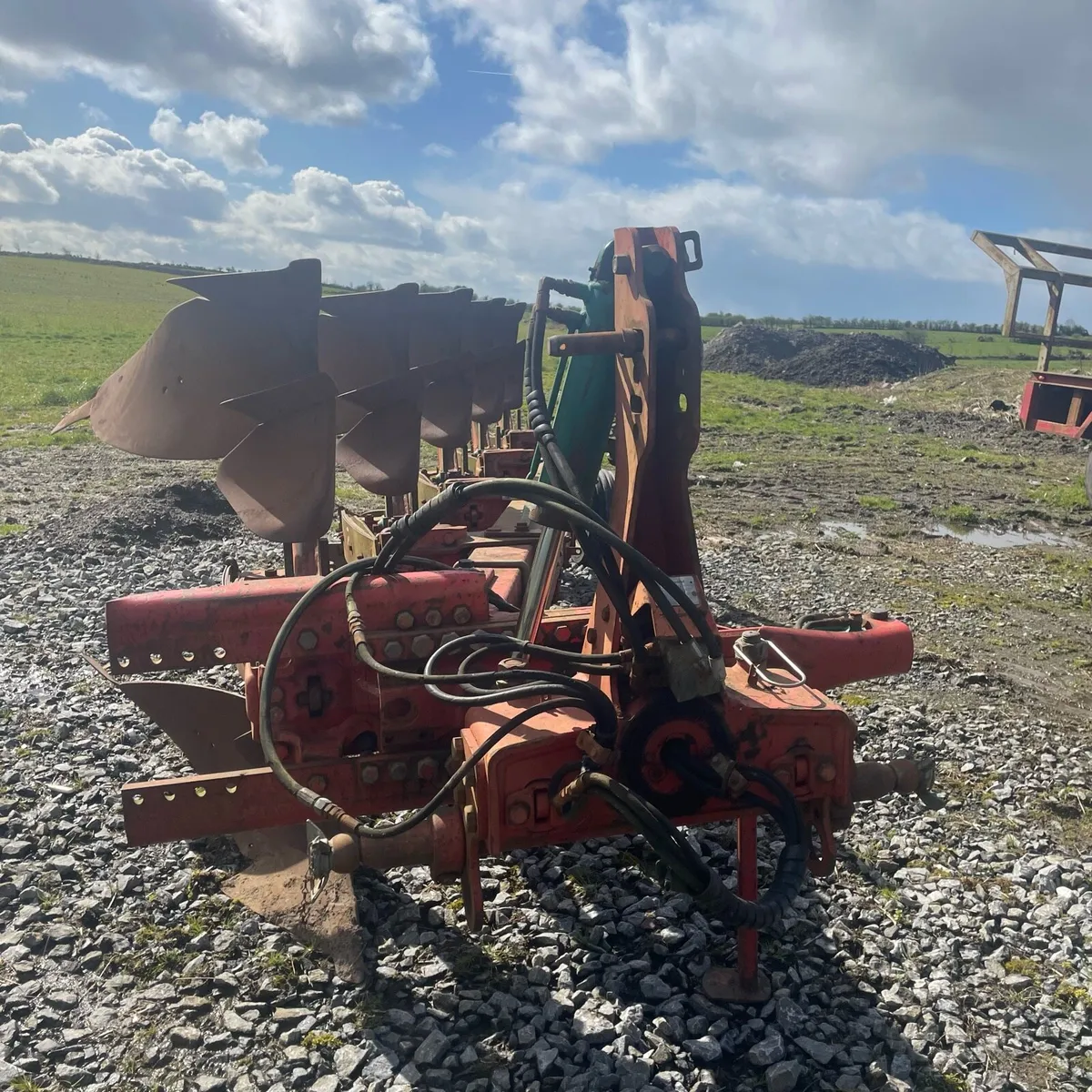 5 Furrow Keverneland Plough - Image 3
