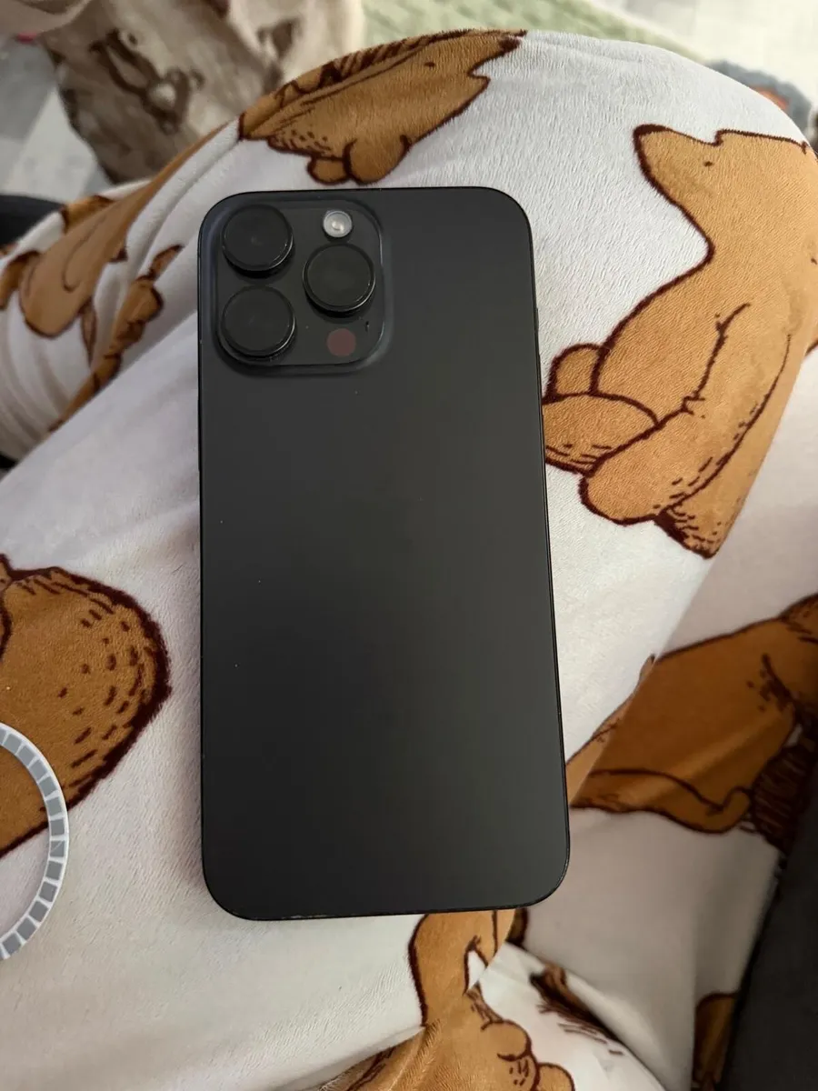 iPhone 15 pro max 512gig €700 or nearest offer - Image 4