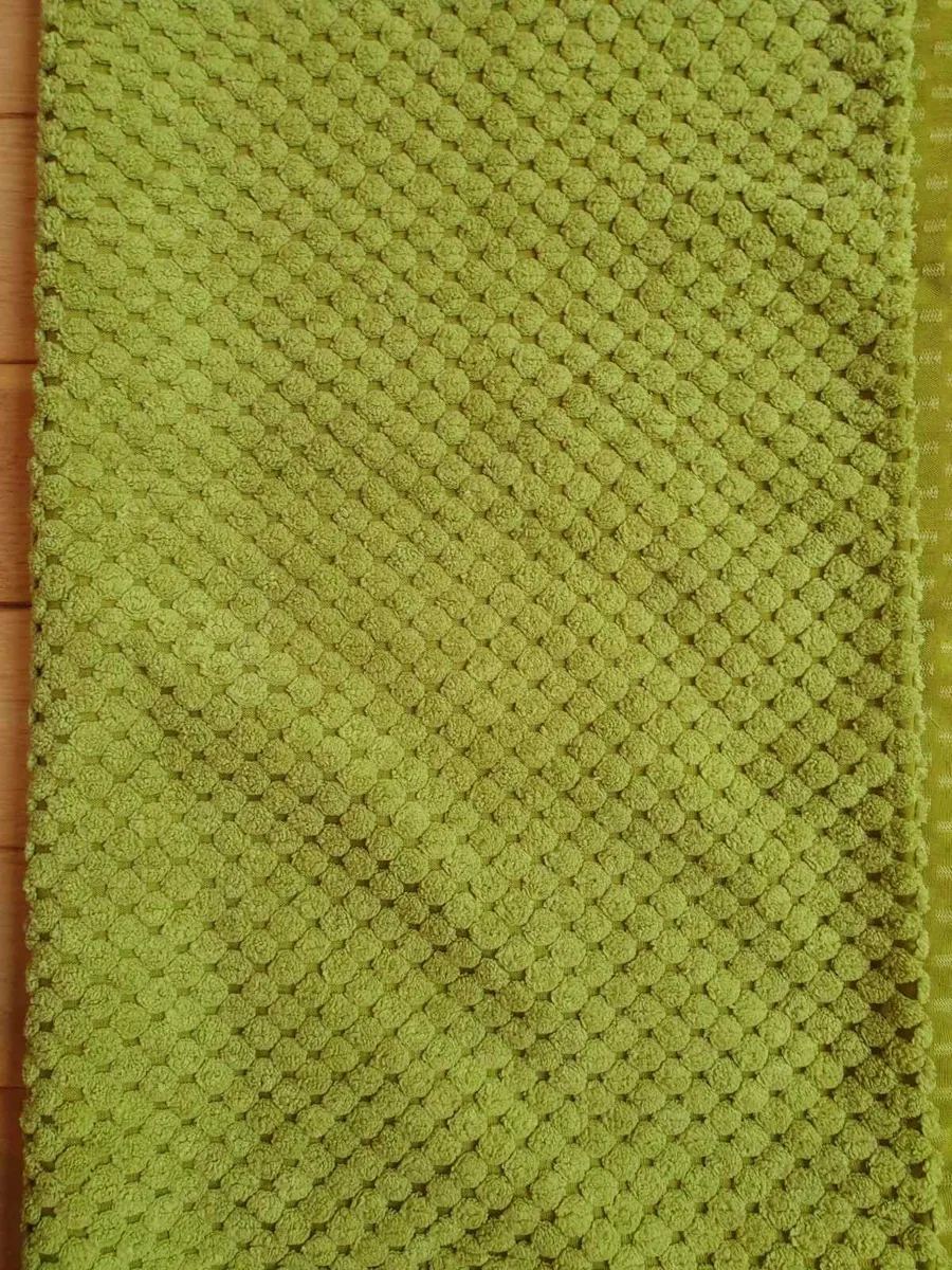 Two green cushions and throw - Image 2