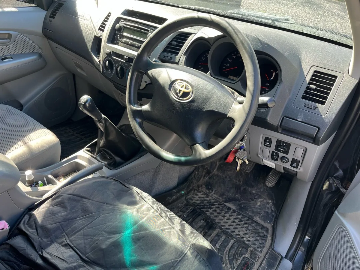 Toyota hilux - Image 4