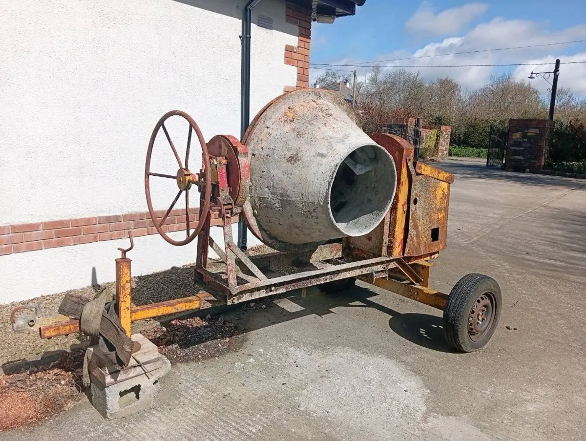 Tow behind mixer - Image 1