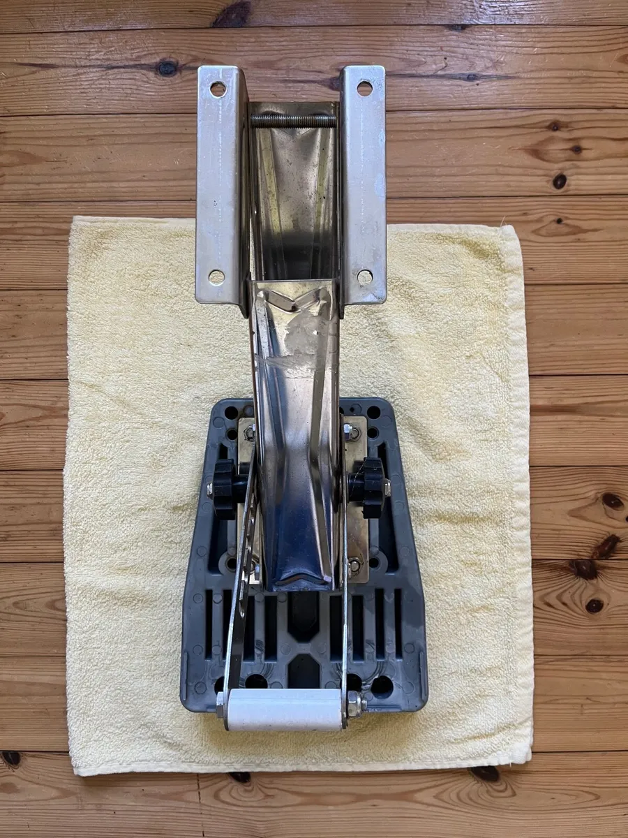 Outboard engine bracket for boat - Image 3