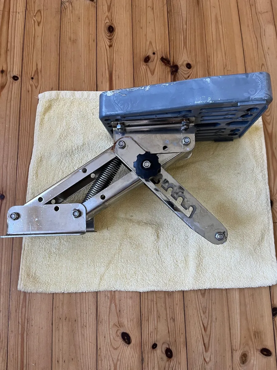 Outboard engine bracket for boat - Image 4