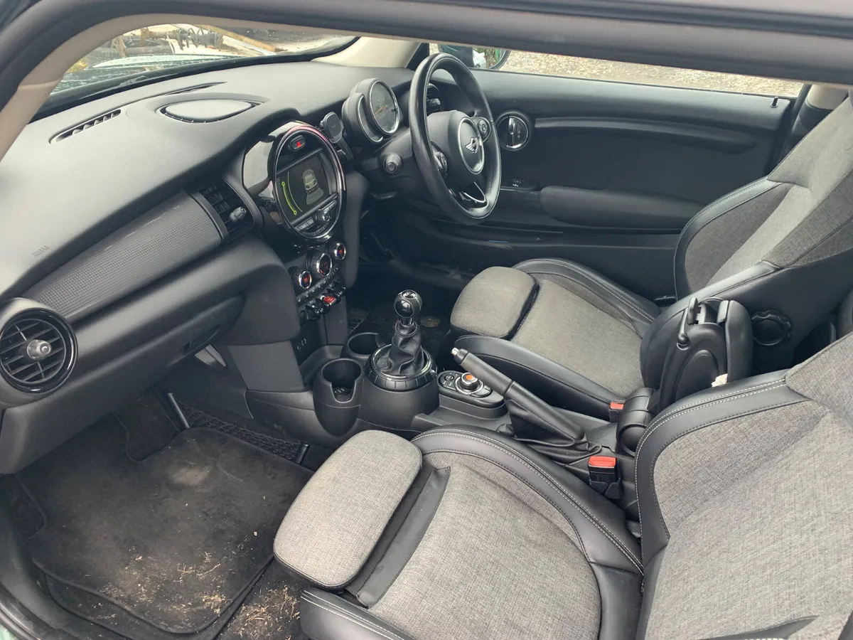 2017 MINI COOPER 1.5 PETROL TURBO - Image 4