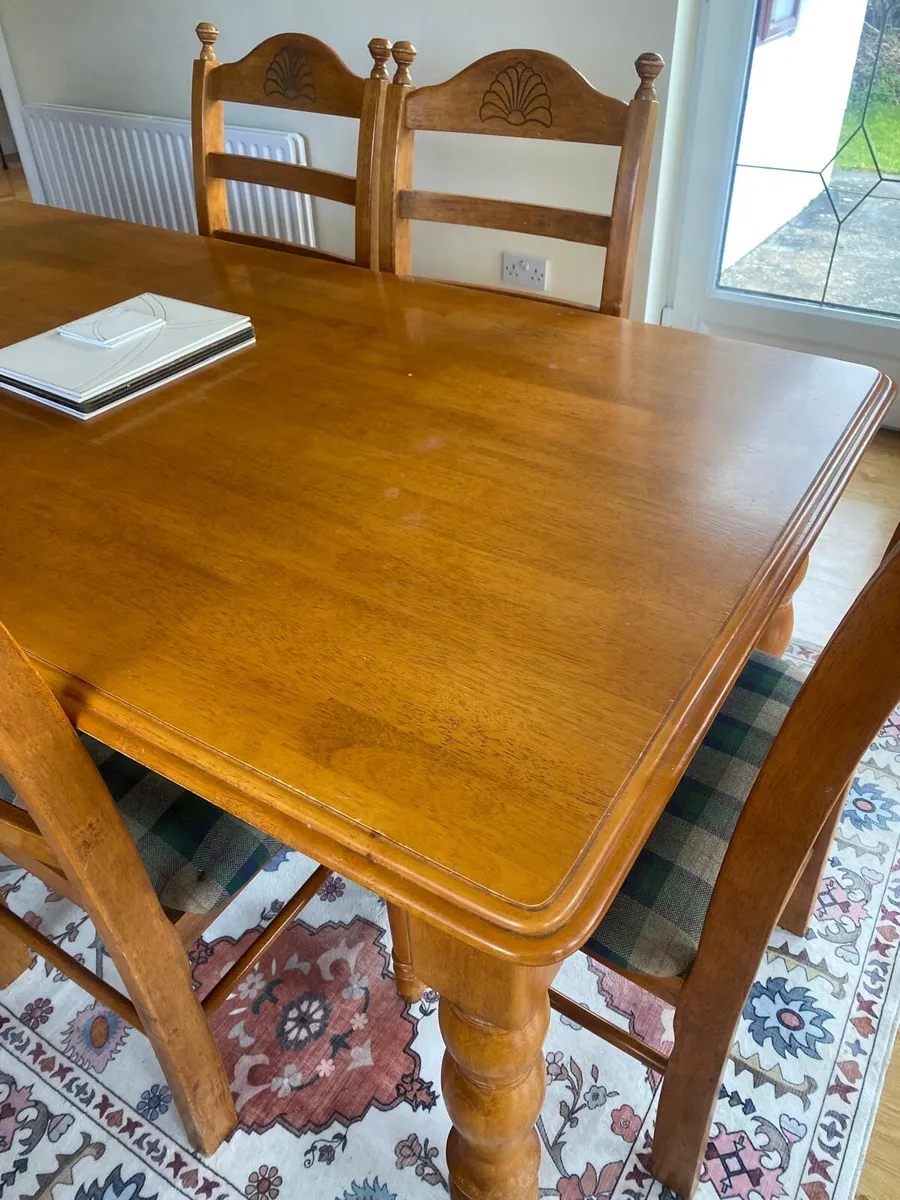 Kitchen table and chairs - Image 3