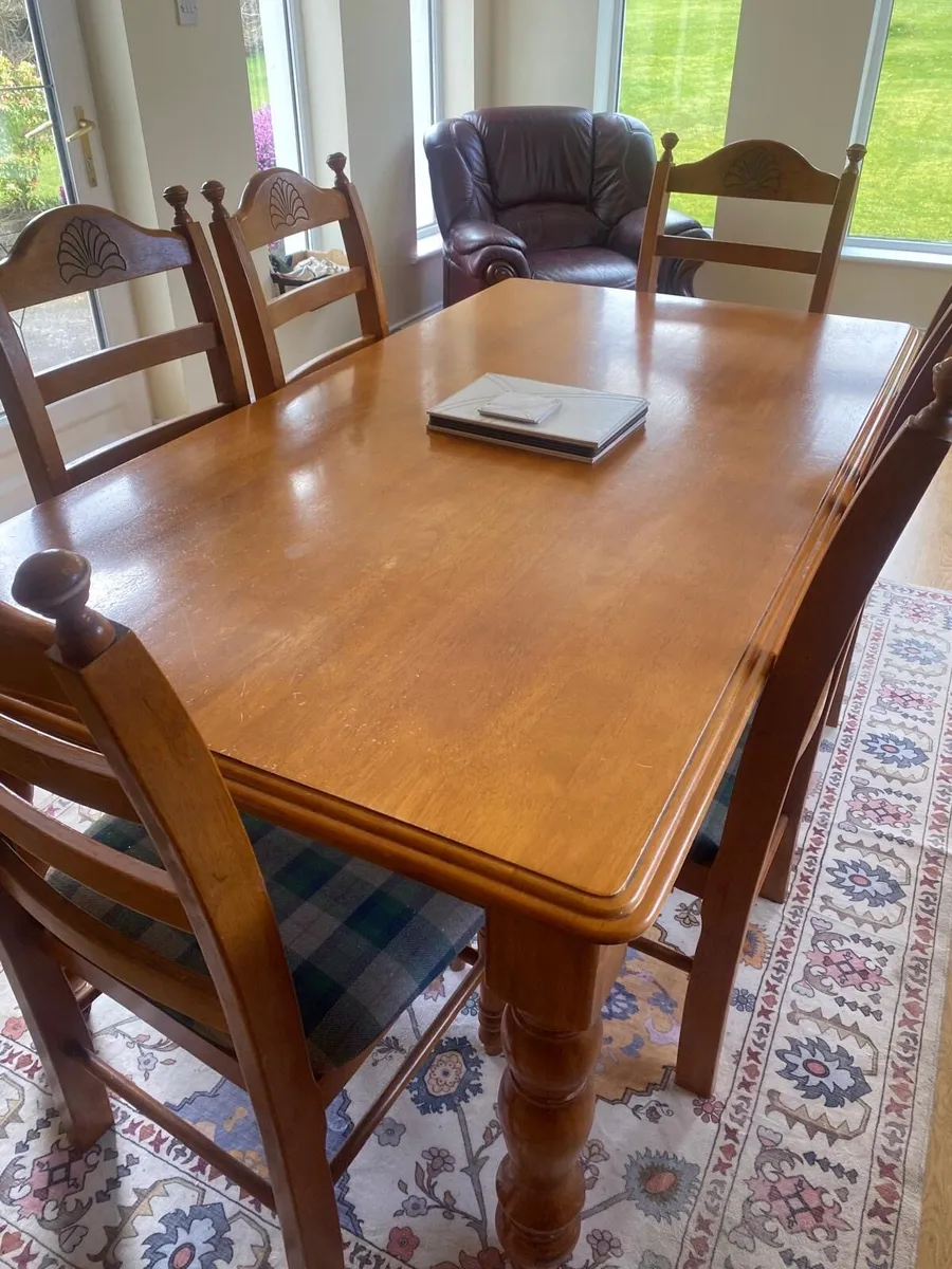 Kitchen table and chairs - Image 2