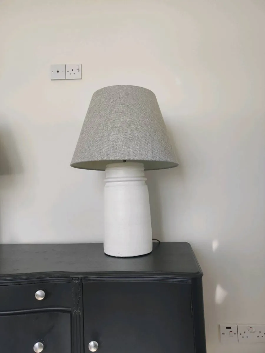 A pair of wooden - Image 3