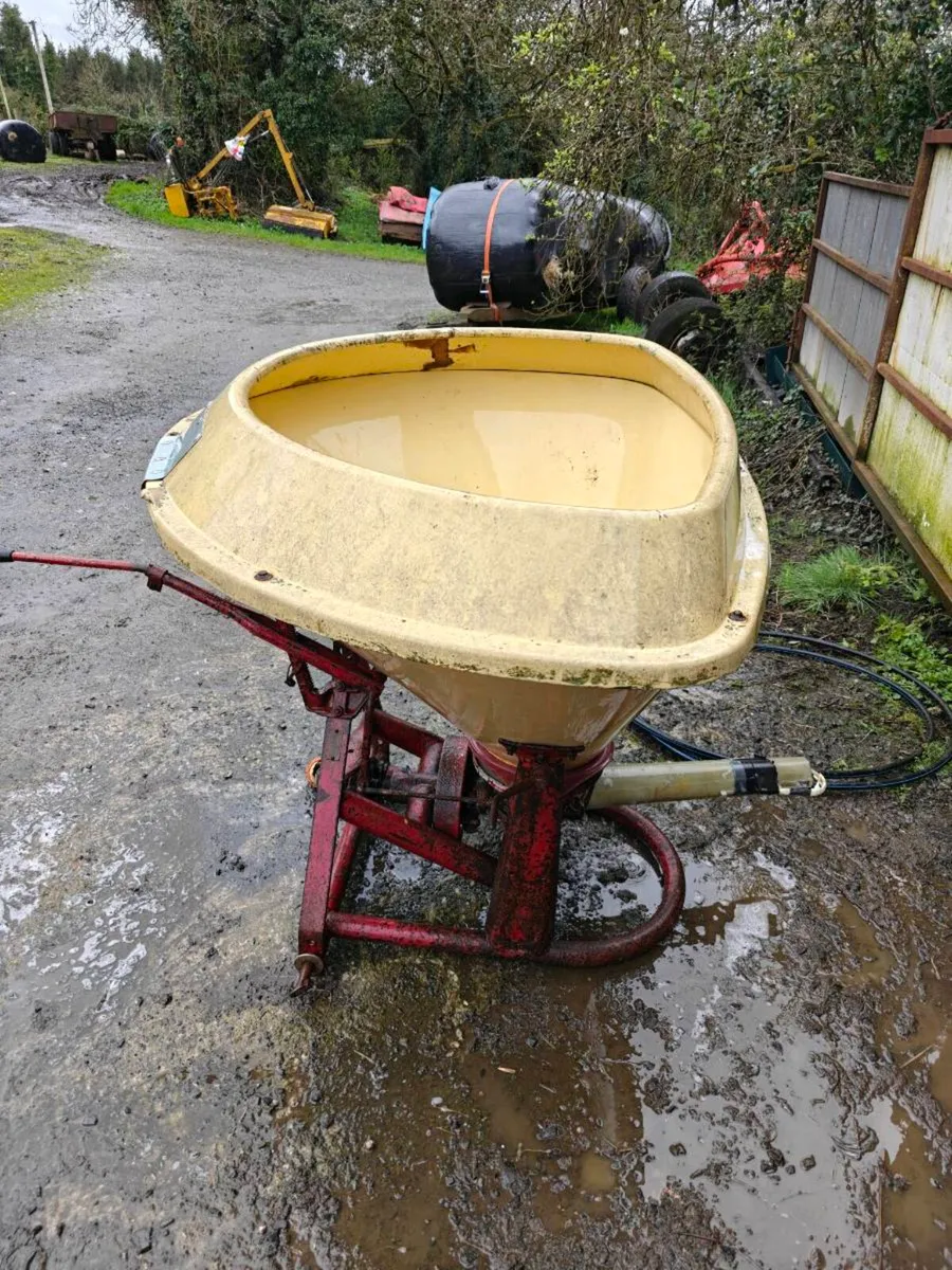 Wagtail fertiliser spreader - Image 1