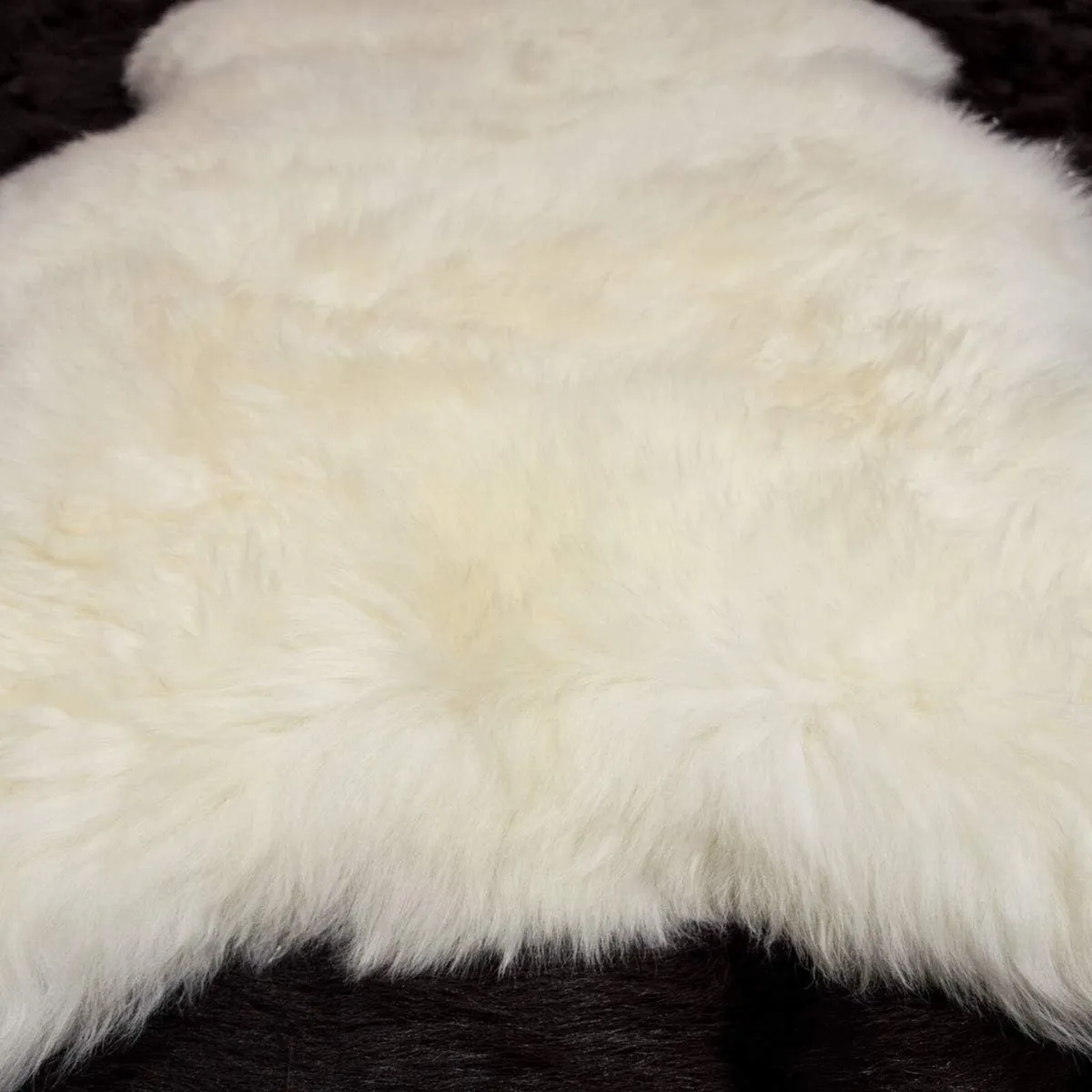 - Luxurious Sheepskin Rug Creamy White Opulent - Image 4