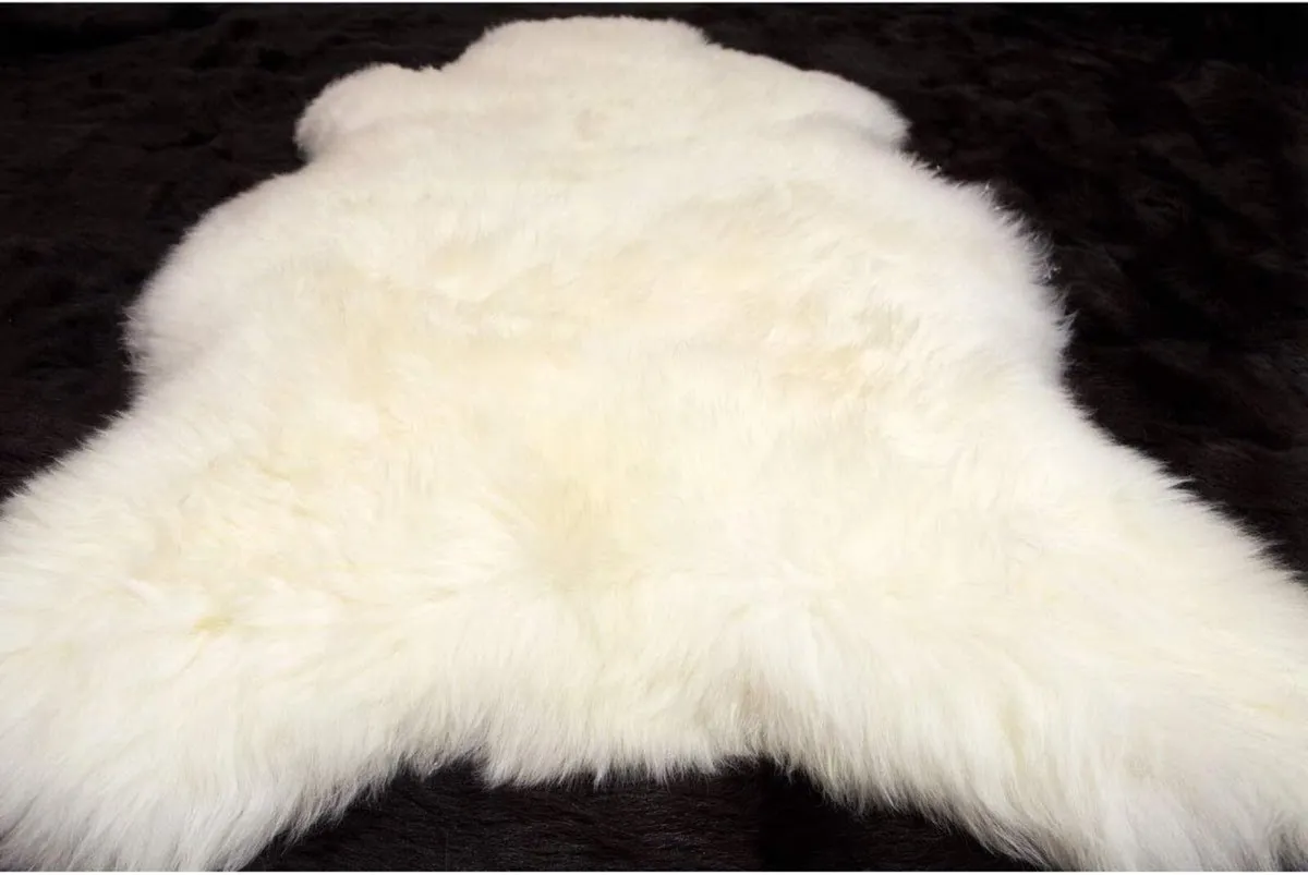 - Luxurious Sheepskin Rug Creamy White Opulent - Image 2