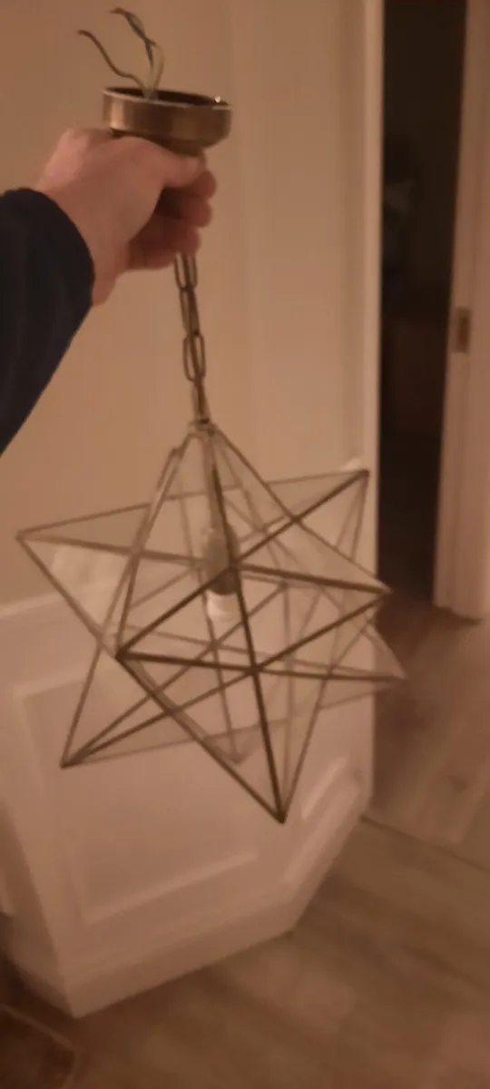 Pyramid light centrepiece - Image 1