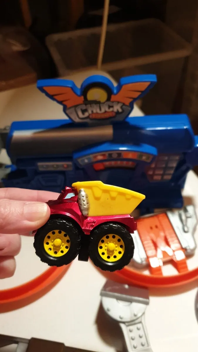 Chuck and friends toy and cars - Image 2