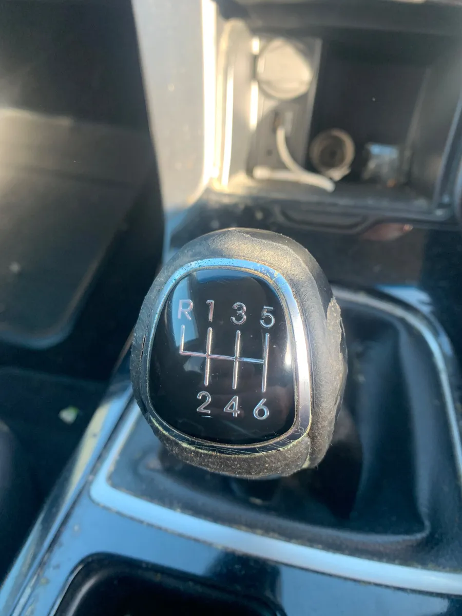 2013 HYUNDAI i40  ESTATE DIESEL - Image 4