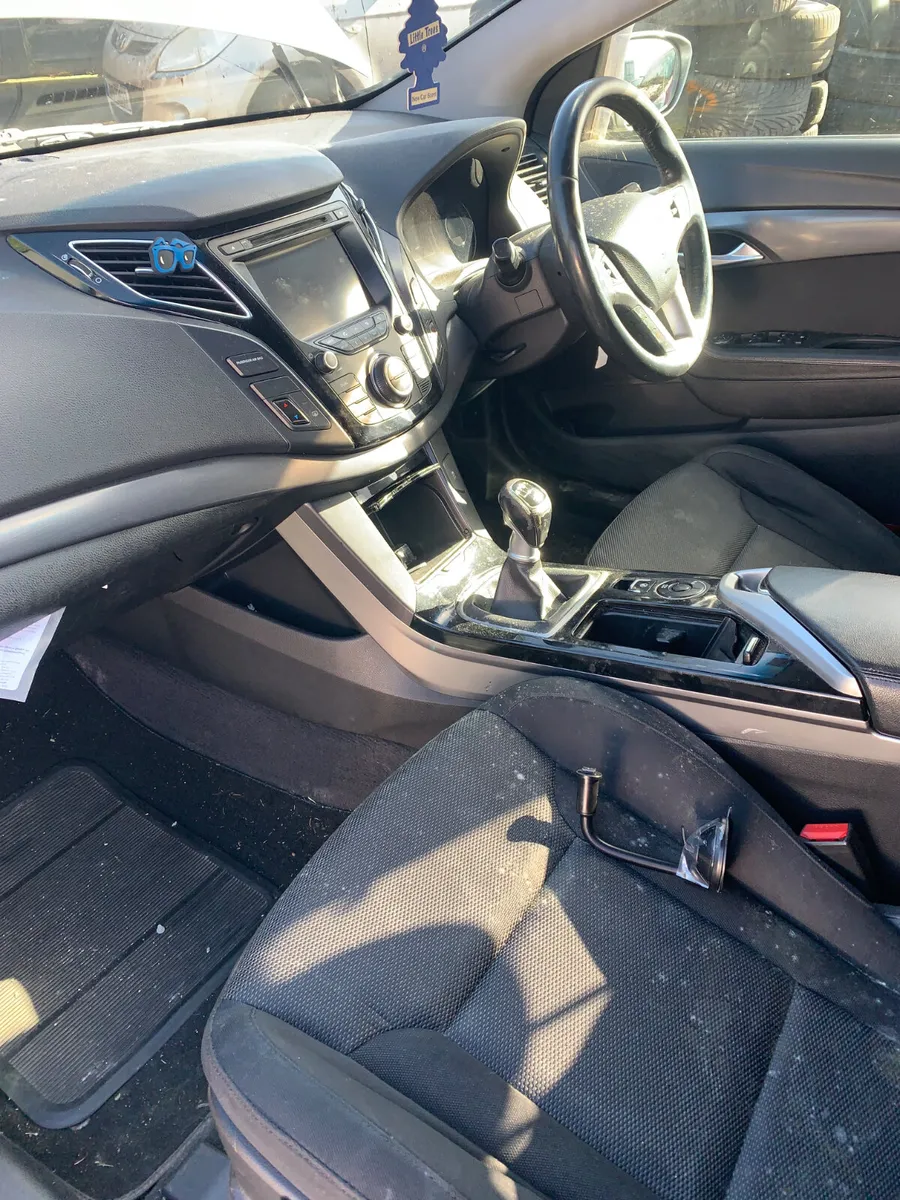 2013 HYUNDAI i40  ESTATE DIESEL - Image 2