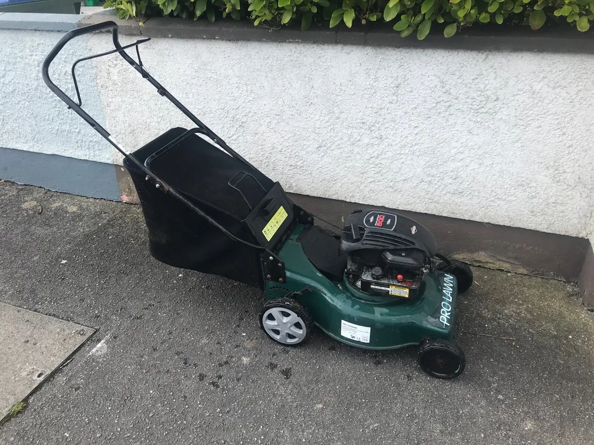 Pro lawn lawnmower For sale - Image 1