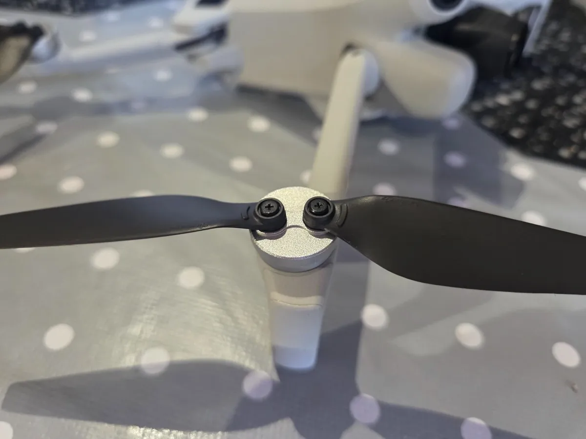 DJI Mini 4 Pro Fly More Combo (RC 2) – Like New, F - Image 2