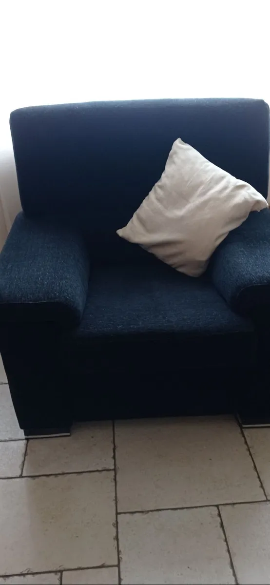 L shape sofa and armchair c/w 3 footstools - Image 3