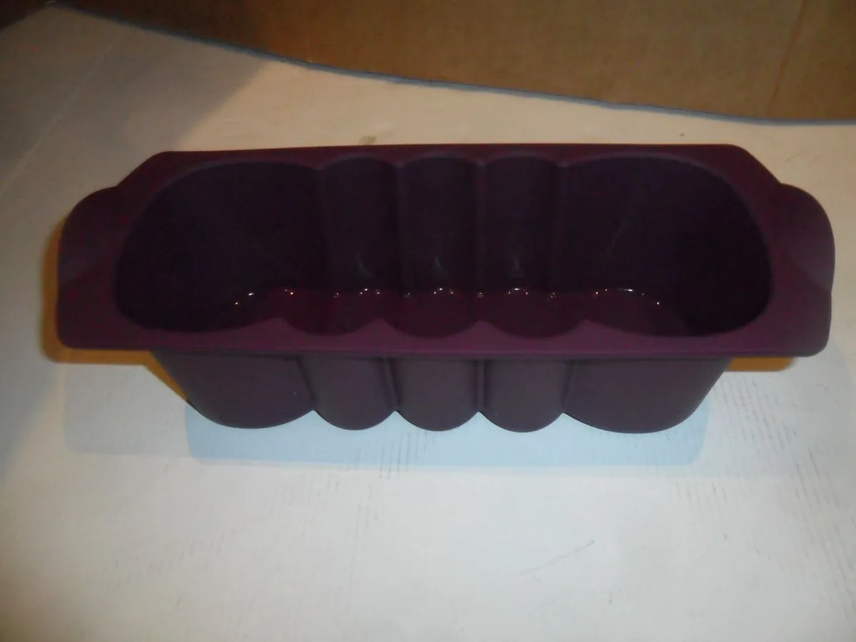 Tupperware king's silicone form 1.5l - Image 1