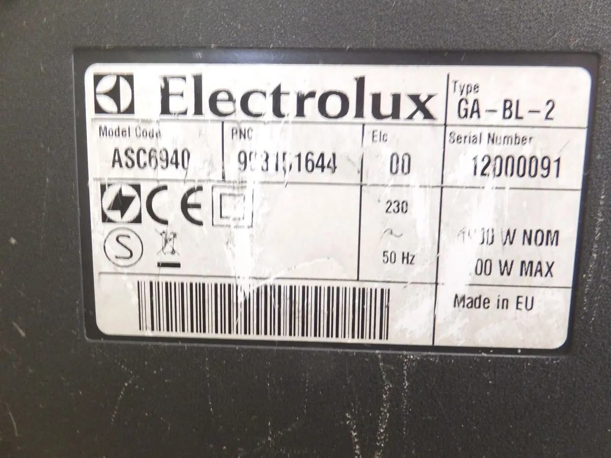 ELECTROLUX vacuum cleaner - Image 2
