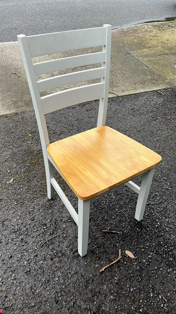 Kitchen table and chairs - Image 3